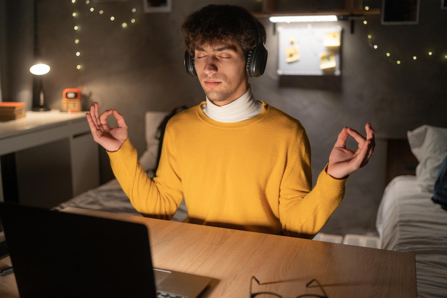 Building a 7-Day Evening Sound Cue Routine with Long-Form Ambient Music