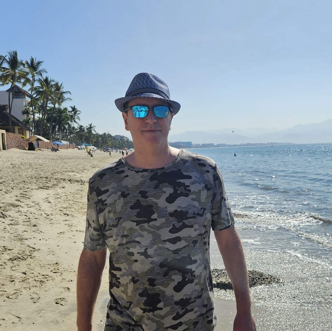 68. The Courage To Choose Joy with Garett Gunderson
